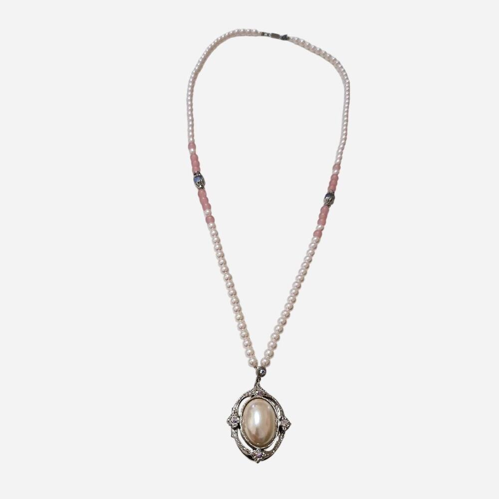 Vintage pearl necklace with rhinestone locket